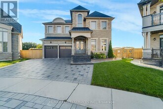 Building Photo - 66 Hanbury Cres