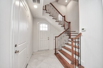 Building Photo - 8926 Lakeshore Bend Dr