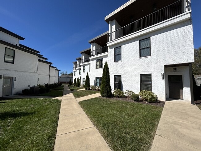 Building Photo - 3BD 2.5 BA DANSBY DR CONDO AVAILABLE FOR RENT NOW