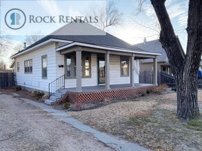 Building Photo - 617 W 13th Ave