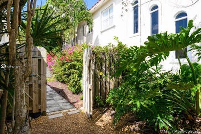 Foto del edificio - 531 NE 10th Ave