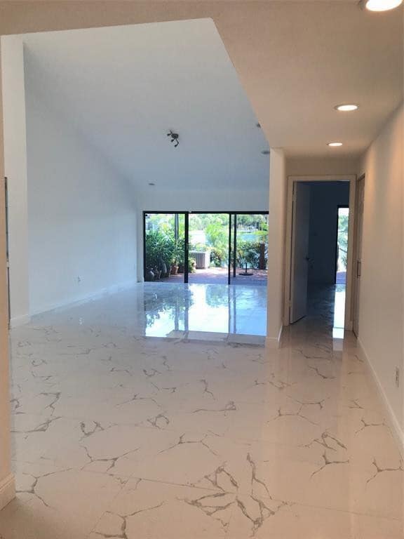 Foto del edificio - 598 NE 199th Terrace