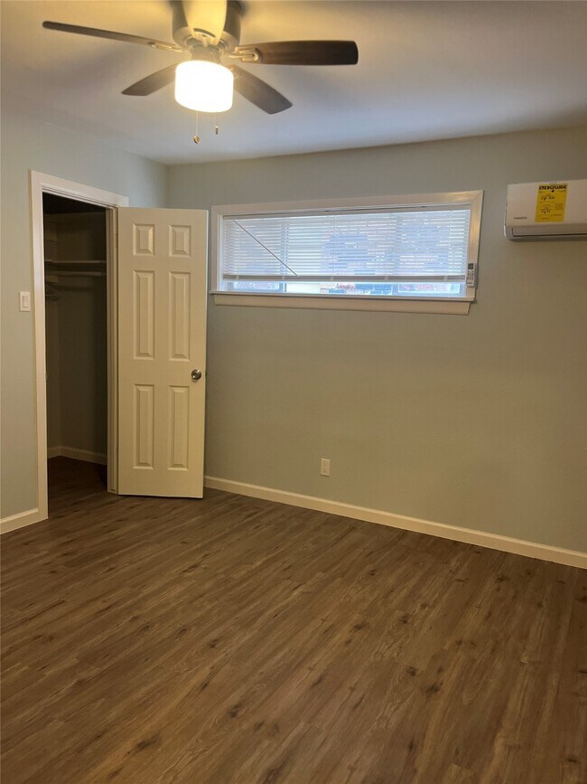 Building Photo - 4624 Bell St