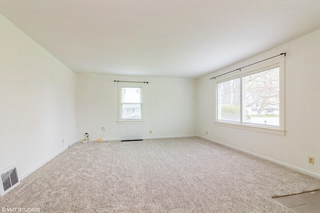 Building Photo - 207 E Orange St