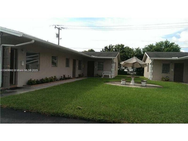 Foto del edificio - 230 NE 40th St