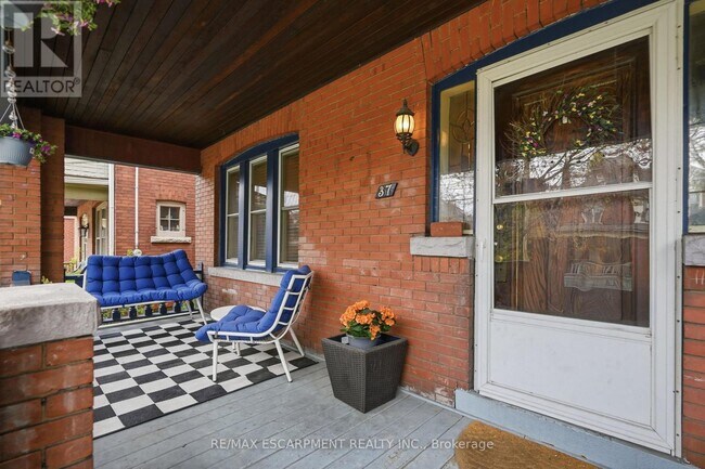 Photo du bâtiment - 37 Connaught Ave S