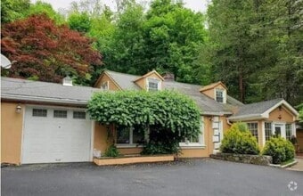Building Photo - 445 W Hartsdale Ave