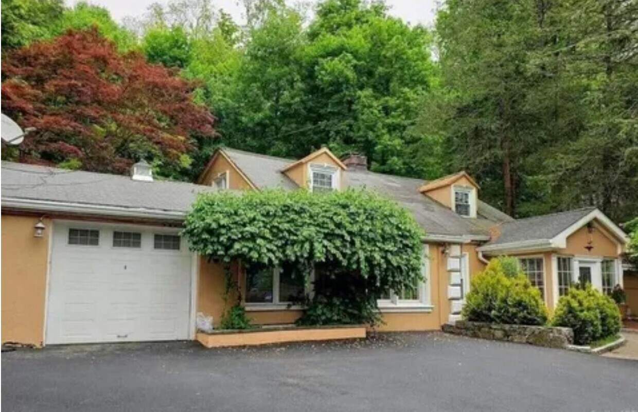 Foto principal - 445 W Hartsdale Ave