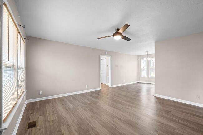 Foto del edificio - 111 E St