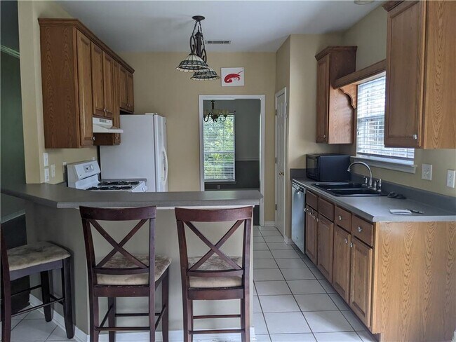 Building Photo - 1355 Amber Glen