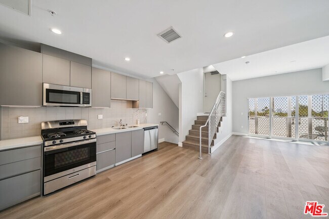 Foto del edificio - 1223 Hayworth Ave