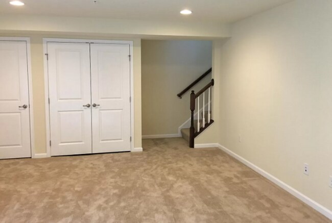 Foto del edificio - Gorgeous 3 BD/ 2.5 BA Townhouse Available ...
