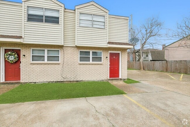 Building Photo - 904 St Julien Dr