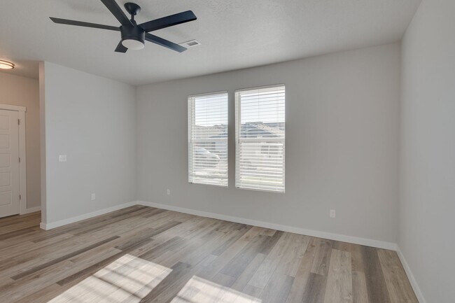 Foto del edificio - Modern Townhome ready for you today!