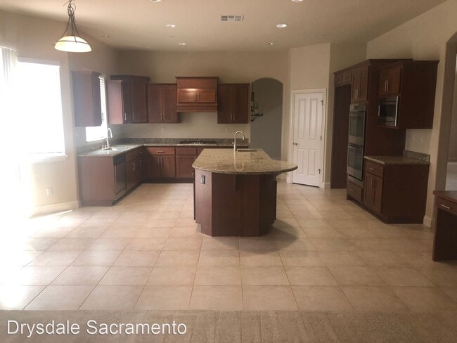 Building Photo - 5 br, 3.5 bath House - 5801 Almond Avenue