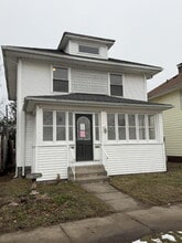 Building Photo - 1018 E 4th St