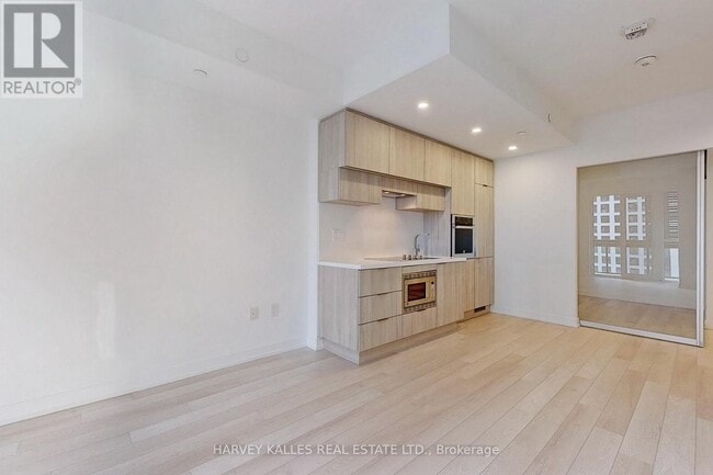 Building Photo - 39 Roehampton Ave