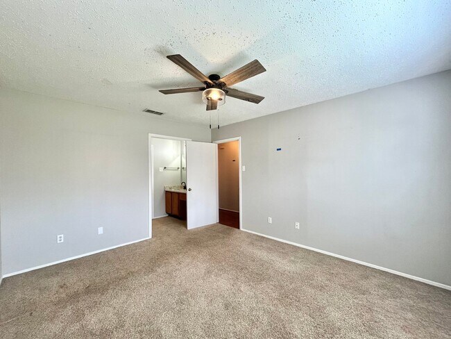 Building Photo - 400 W South Town Dr