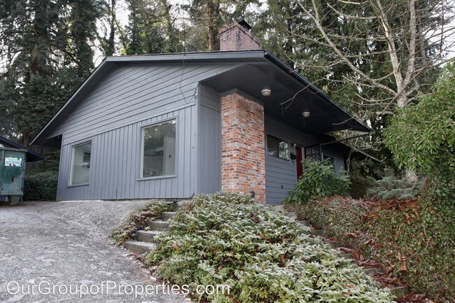 Building Photo - 490 E 39th Ave