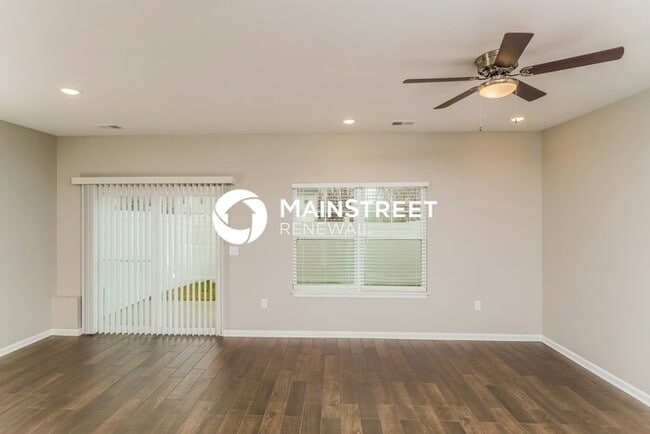 Foto del edificio - 3 Bedroom Pet-Friendly Home in Jeffersonville, IN with Main Street Renewal