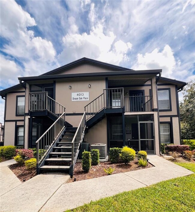 Building Photo - 4013 Dream Oak Pl