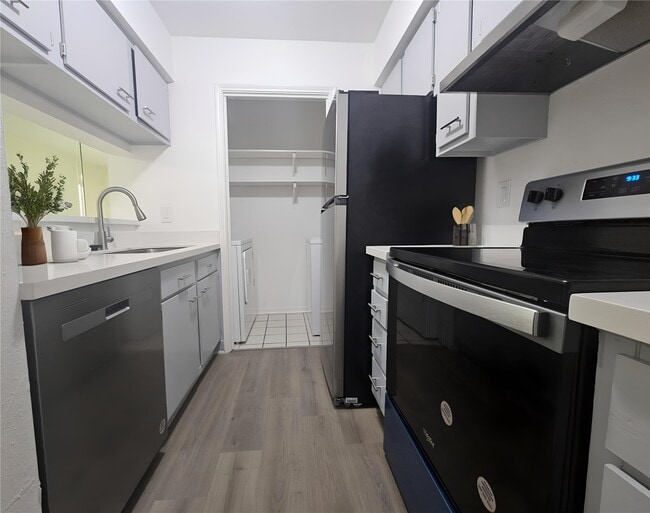 Foto del edificio - 700 Thicket Ln