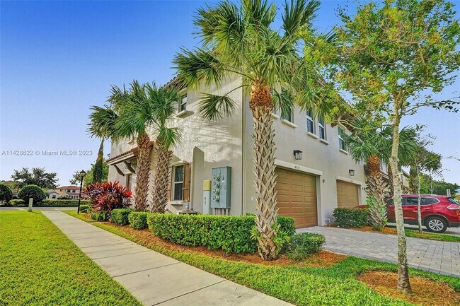 Building Photo - 4017 Cascada Cir