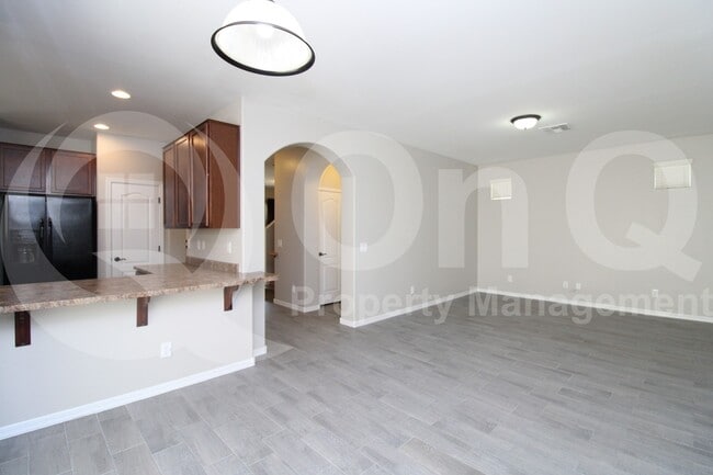 Building Photo - 947 S Utilis Dr