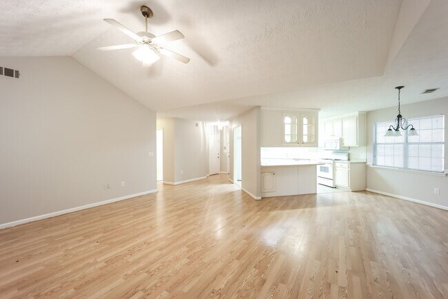 Building Photo - 85 Lakeside Dr