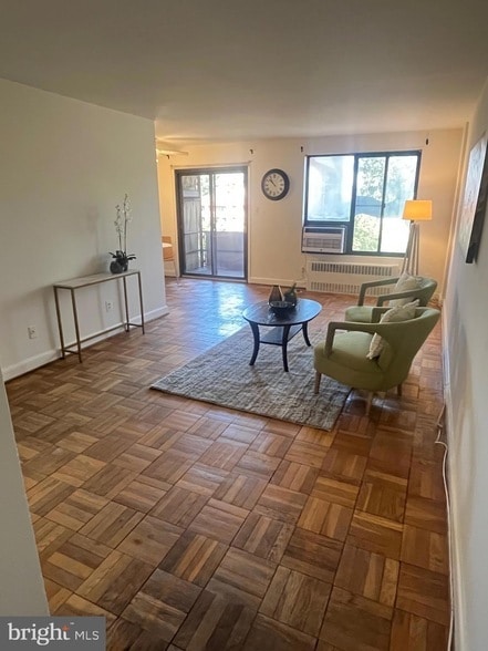 Foto del edificio - 1587 N Colonial Terrace
