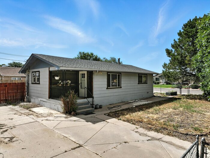 Primary Photo - 2402 W 17th St