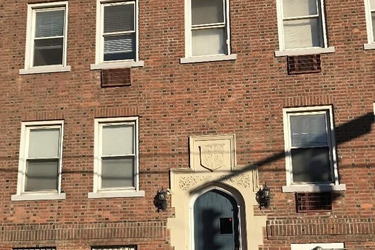 82 Forest Street - 82 Forest St