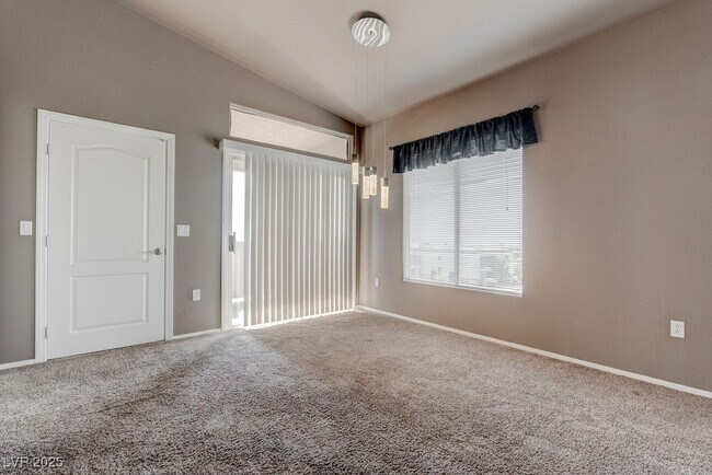 Foto del edificio - 2305 W Horizon Ridge Pkwy