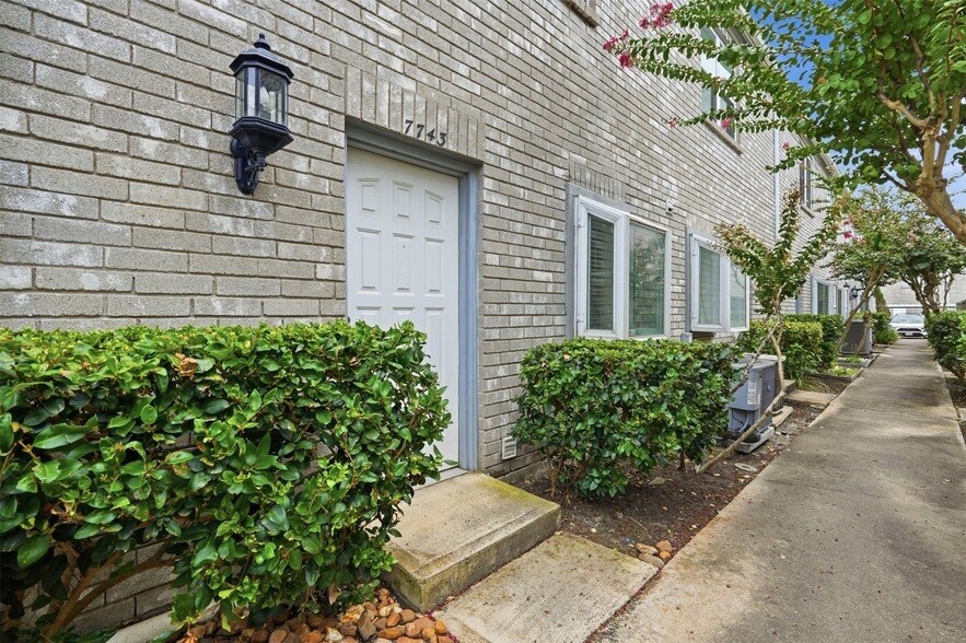 Photo - 7743 Cambridge Street Unit