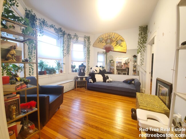 Building Photo - 76 Strathmore Rd