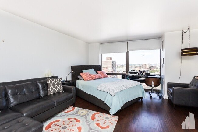 Foto del edificio - 2660 N Lakeview Ave