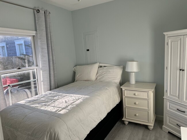 Building Photo - 749 1st St