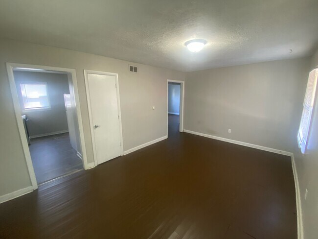 Foto del edificio - 3303 E 30th St