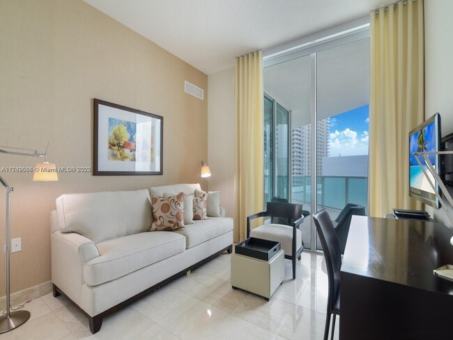 Foto del edificio - 150 Sunny Isles Blvd