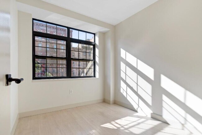 Foto del edificio - 3 bedroom in New York NY 10003
