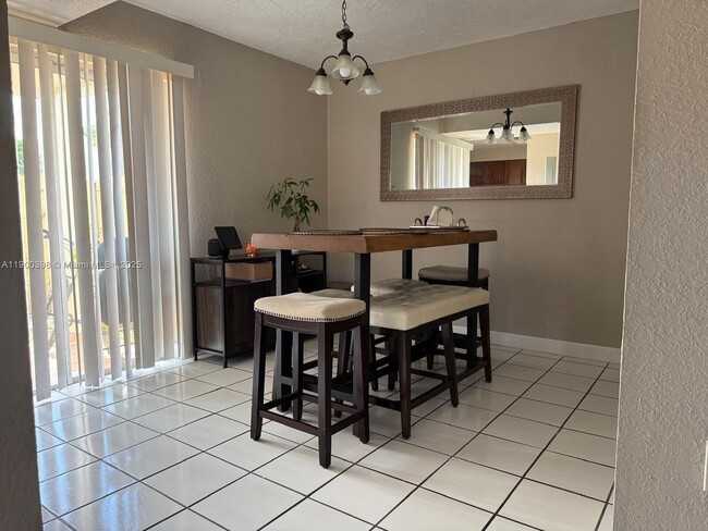 Building Photo - 4515 SW 68th Ct Cir