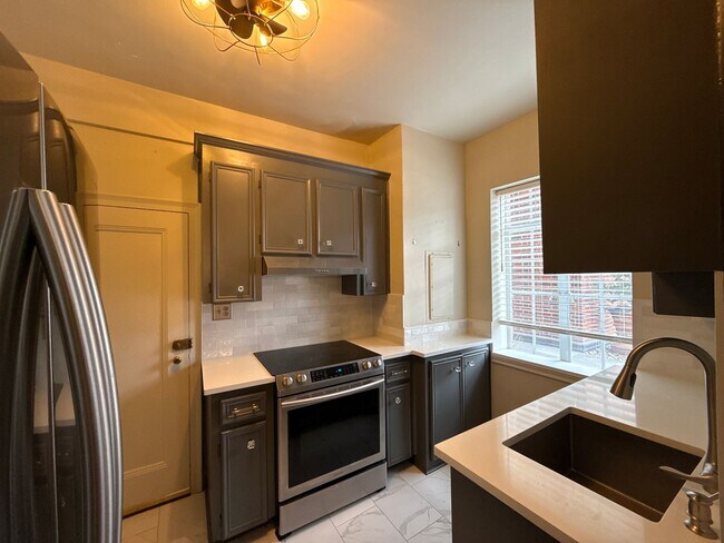 Foto del edificio - T.R. Lawing Realty Property