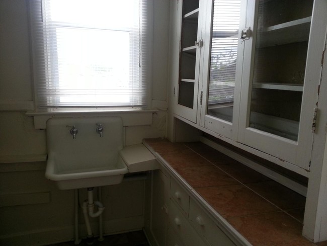 Foto del edificio - 215 E 18th St
