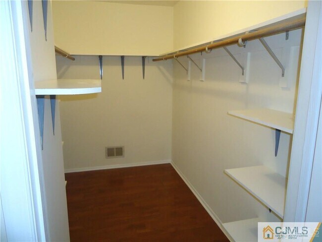 Building Photo - 28 Pembrook Ave