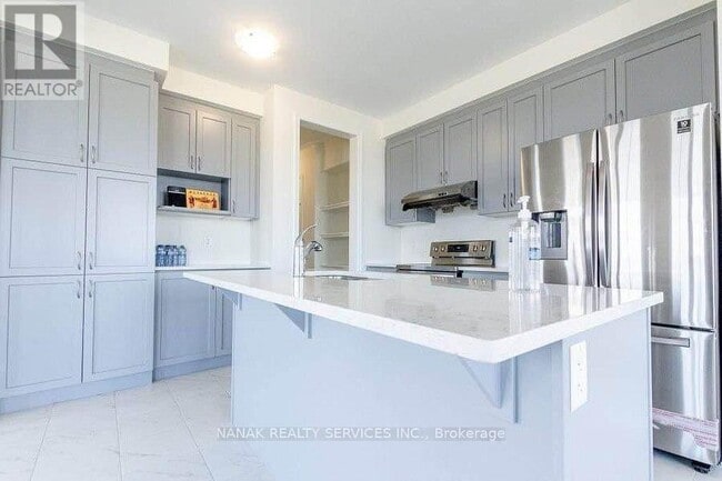 Building Photo - 583 Queen Mary Dr