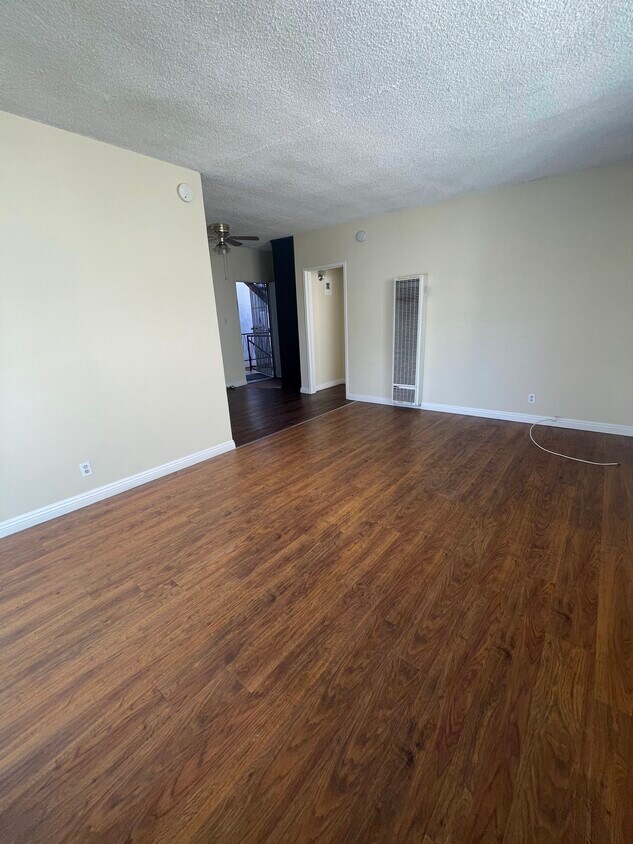 Living room - 1733 N Wilton Pl