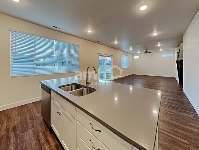 Foto del edificio - 9429 W Chino St