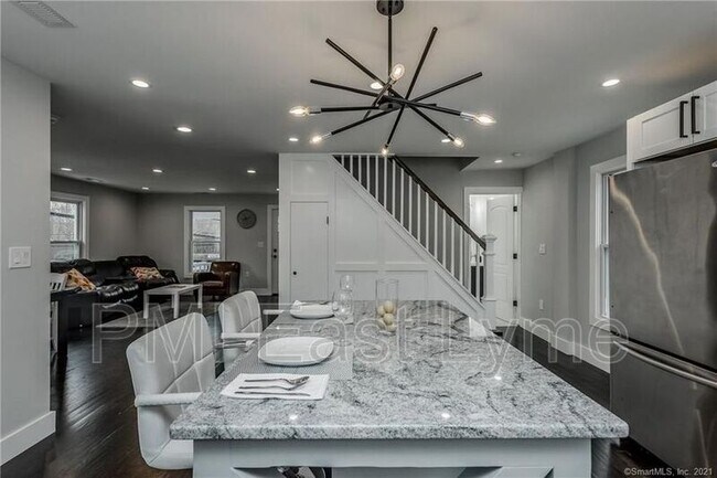 Building Photo - 5 Hunters Rd