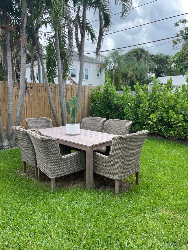 Foto del edificio - 431 N Lakeside Dr