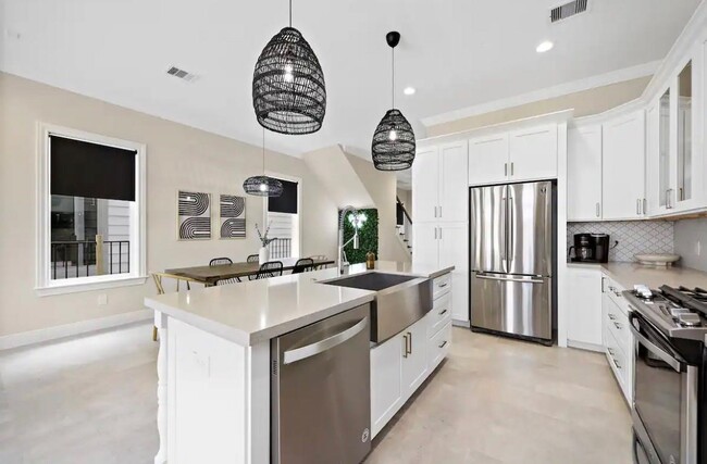 Building Photo - 3703b Bolin Rd